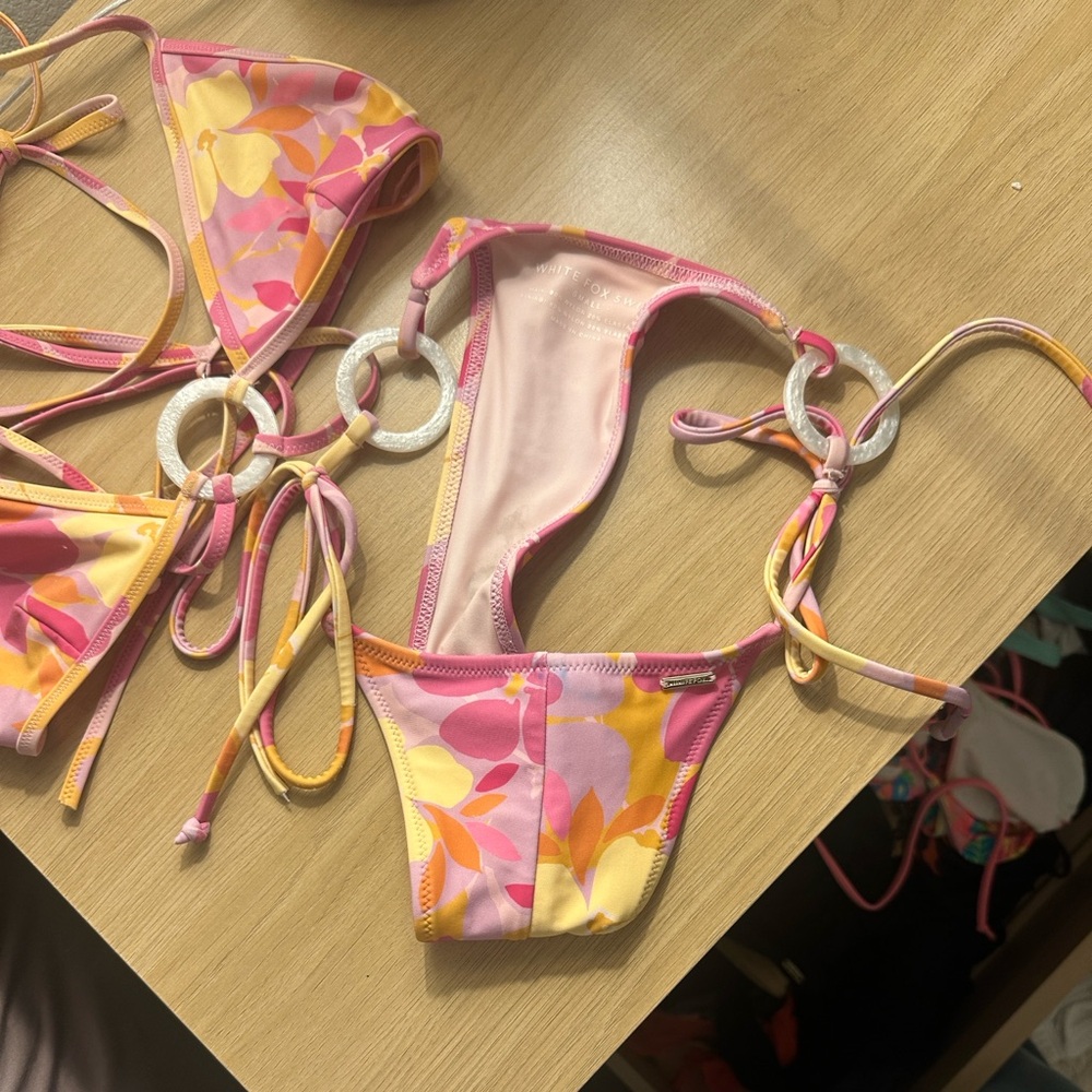 White fox bikini - Picture 2 of 3
